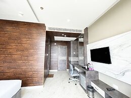 TBS Sea View - Full AC- Pool & Breakfast