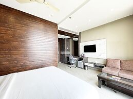 TBS Sea View - Full AC- Pool & Breakfast