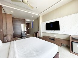 TBS Sea View - Full AC- Pool & Breakfast