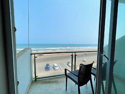 TBS Sea View - Full AC- Pool & Breakfast