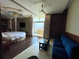 TBS Sea View - Full AC- Pool & Breakfast