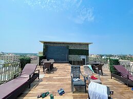 TBS Sea View - Full AC- Pool & Breakfast