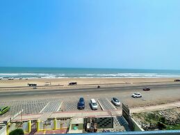 TBS Sea View - Full AC- Pool & Breakfast