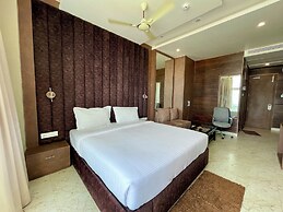 TBS Sea View - Full AC- Pool & Breakfast