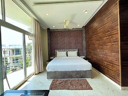 TBS Sea View - Full AC- Pool & Breakfast