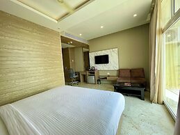 TBS Sea View - Full AC- Pool & Breakfast