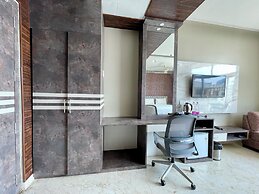 TBS Sea View - Full AC- Pool & Breakfast