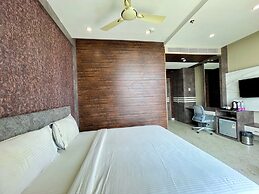 TBS Sea View - Full AC- Pool & Breakfast