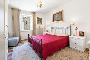 Lucca Old Town Apartment