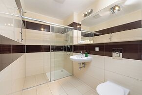 Apartment With Outdoor Gym by Renters