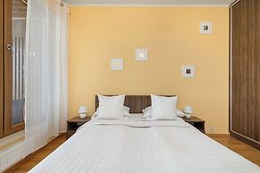 Apartment With Outdoor Gym by Renters