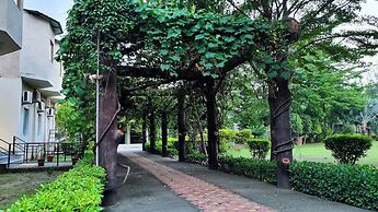 Bento The Roar Resort.