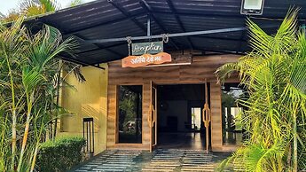 Bento The Roar Resort.