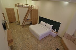 Bento The Roar Resort.