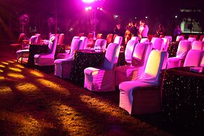 Bento The Roar Resort.