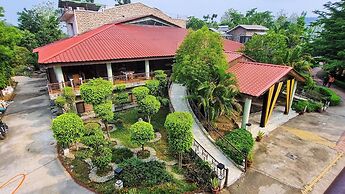 Bento The Roar Resort.