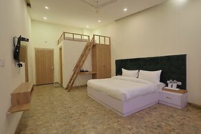 Bento The Roar Resort.