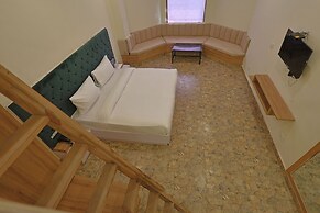 Bento The Roar Resort.