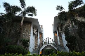 Bento The Roar Resort.