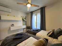 Golf Resort - Apartment - Sleeps4 - Pool - Parking