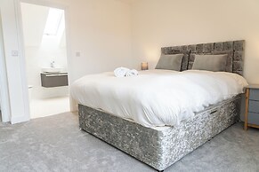 3 Bedroom 3.5 Bathroom House Chichester