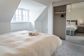 3 Bedroom 3.5 Bathroom House Chichester