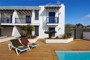 Immaculate 2-bed Apartment No 5 in Playa Blanca