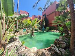 Luxury 2-bed Apartment in Elviria W/pool