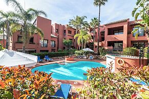 Luxury 2-bed Apartment in Elviria W/pool