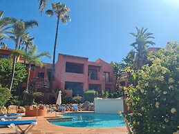 Luxury 2-bed Apartment in Elviria W/pool