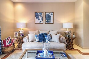 Luxury 2-bed Apartment in Elviria W/pool