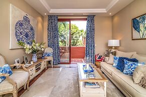 Luxury 2-bed Apartment in Elviria W/pool