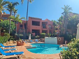 Luxury 2-bed Apartment in Elviria W/pool