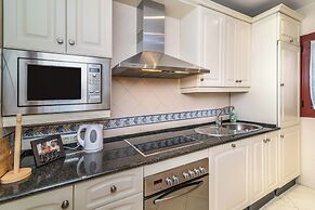 Luxury 2-bed Apartment in Elviria W/pool