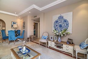 Luxury 2-bed Apartment in Elviria W/pool