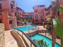 Luxury 2-bed Apartment in Elviria W/pool