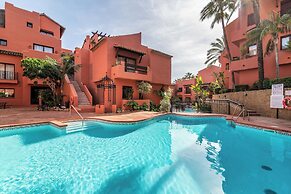 Luxury 2-bed Apartment in Elviria W/pool