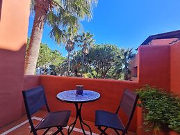 Luxury 2-bed Apartment in Elviria W/pool