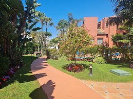 Luxury 2-bed Apartment in Elviria W/pool