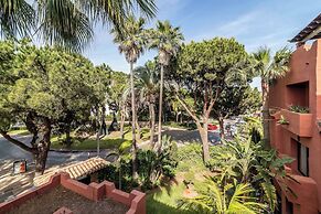 Luxury 2-bed Apartment in Elviria W/pool