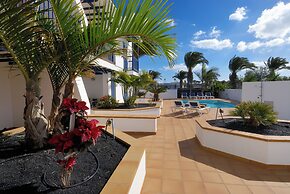 Impeccable 2-bed Apartment No 2 in Playa Blanca