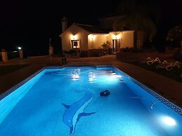 Delightful Spacious 2 bed Apartment in Nerja