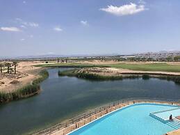 Stylish 2-bed Apartment Overlooking the Fairways