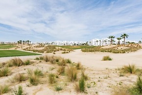 Stylish 2-bed Apartment Overlooking the Fairways