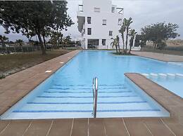 Stylish 2-bed Apartment Overlooking the Fairways