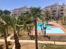 Stylish 2-bed Apartment Overlooking the Fairways