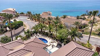 Very Luxurious Seaside Villa With Private Pool