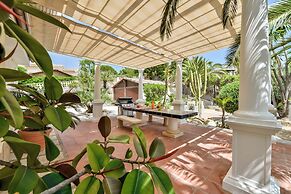 Very Luxurious Seaside Villa With Private Pool