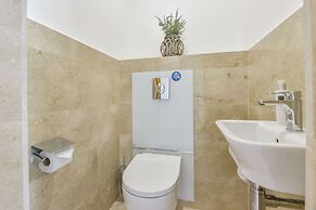 Very Luxurious Seaside Villa With Private Pool