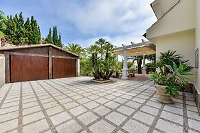 Very Luxurious Seaside Villa With Private Pool